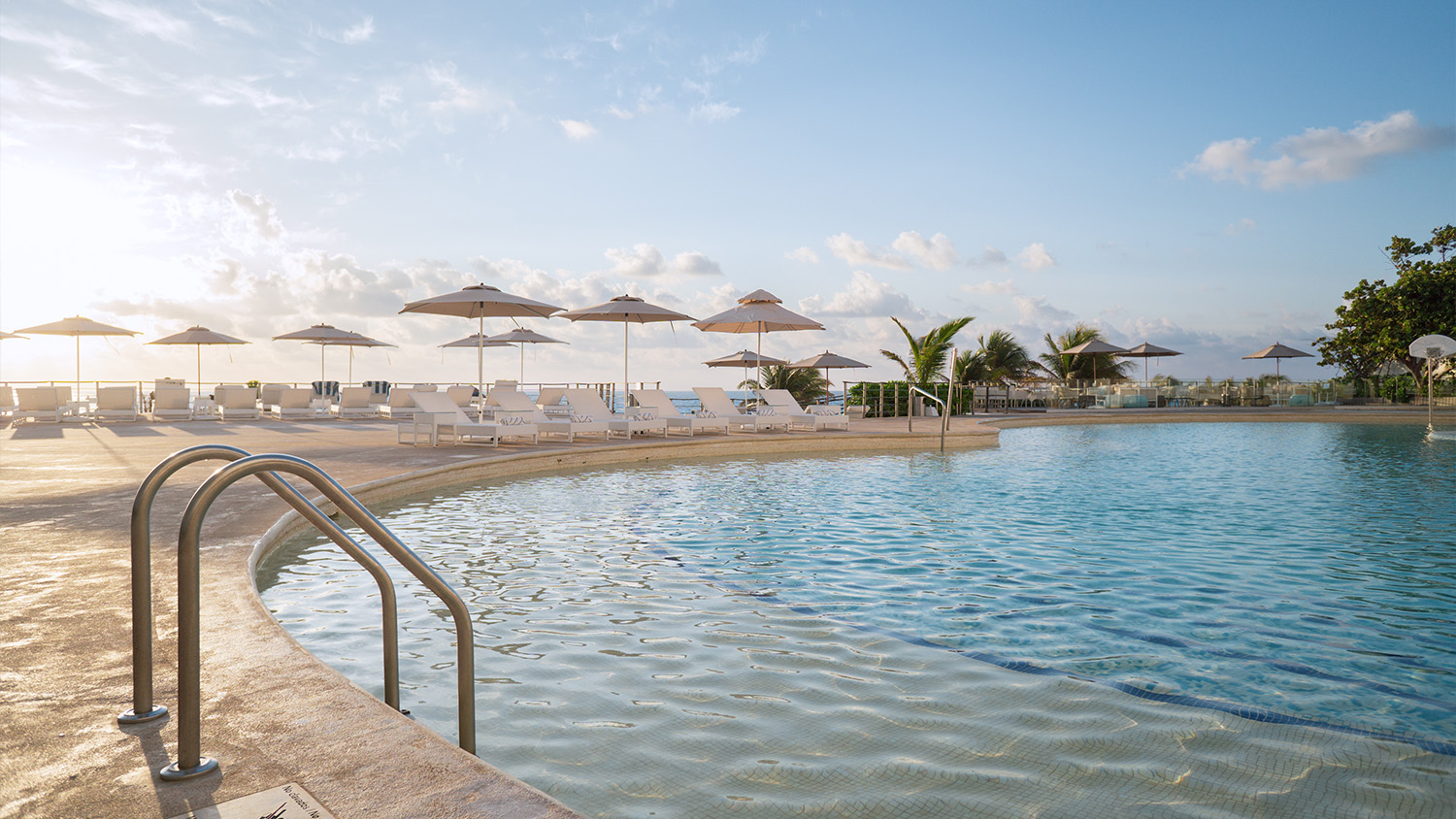 Sunset pool Sunset Royal Beach Cancun