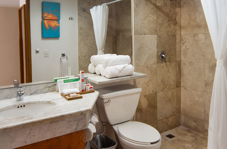 sunset-royal-beach-resort-studio-suite-bathroom-min